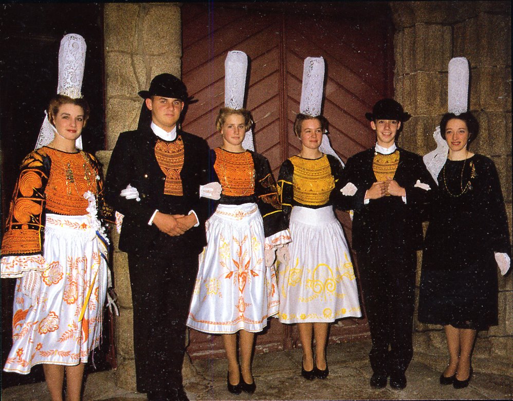 traditional french canadian clothing